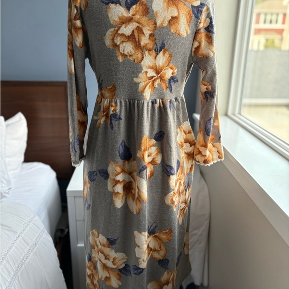 NWOT Hailey & Co. Gray Floral V-Neck 3/4 Sleeve Knee Length Dress w Pockets - Picture 10 of 15